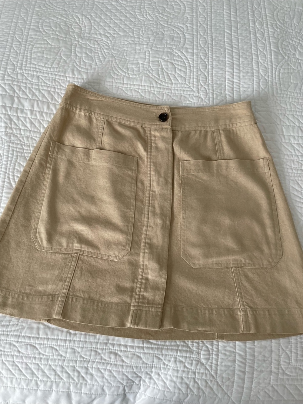 Banana Republic Beige A-Line Skirt with Front Patch Pockets